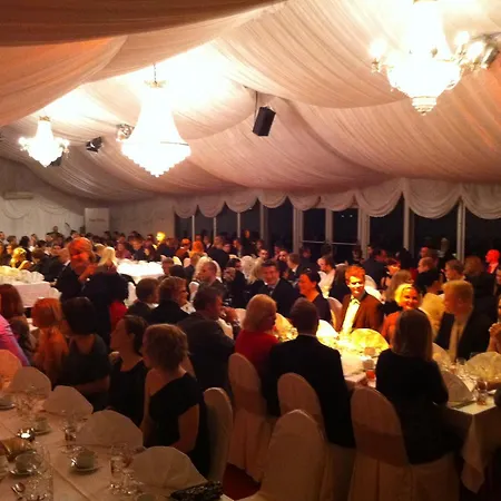 瓦纳言琳娜酒店 酒店