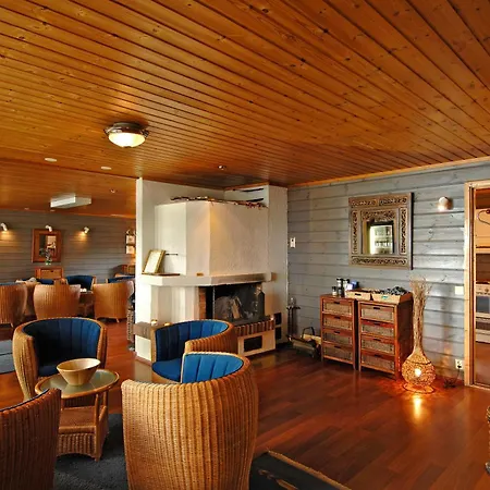 瓦纳言琳娜酒店 酒店