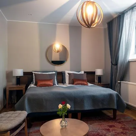 瓦纳言琳娜酒店 酒店 4*