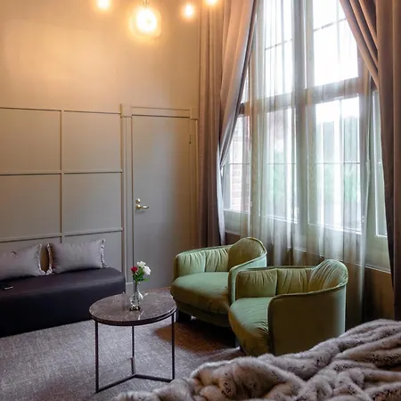 瓦纳言琳娜酒店 酒店