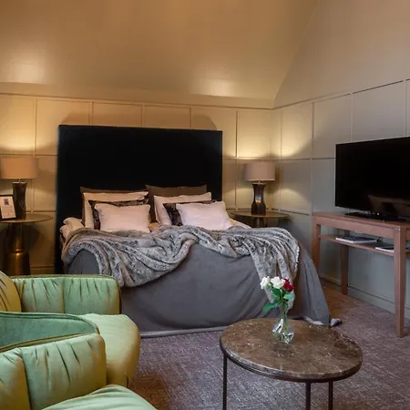 瓦纳言琳娜酒店 酒店 4*