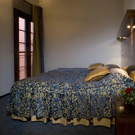 瓦纳言琳娜酒店 4*