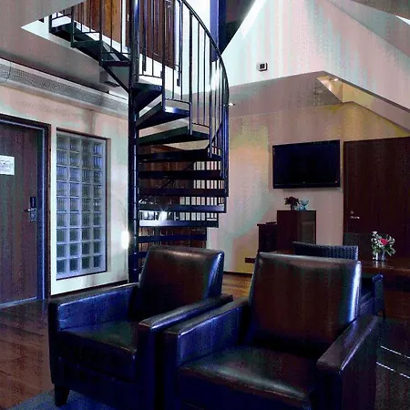 瓦纳言琳娜酒店 酒店 4*